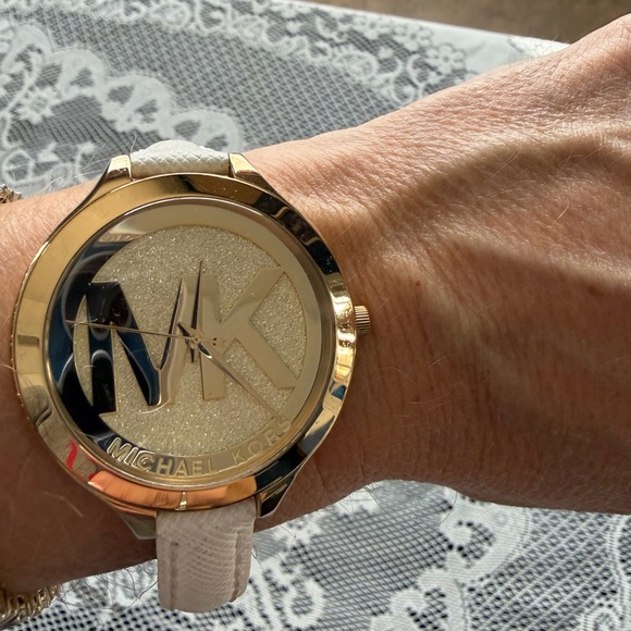 Michael Kors Gold-Tone Logo Dial Watch with White Textured Strap - Picture 3 of 4